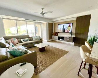 Beachfront Villa in the Rio Mar Resort - Rio Grande - Living room