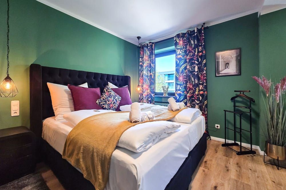 Alpha Apartments: Central, Cool, Cozy, Green Flair - דורטמונד - חדר שינה