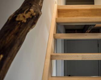 Boshuis Papilio is a quiet residence in a forest within walking distance of Ypres. - Ypres - Stairs