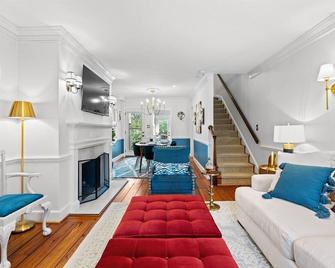 The Cavalier - Alexandria - Living room