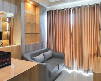 Spacious 2BR at Vida View Makassar Apartment By Travelio - Ujung Pandang - Salon