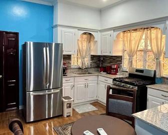The Primrose Residence - Imperial Blue - Albion - Kitchen