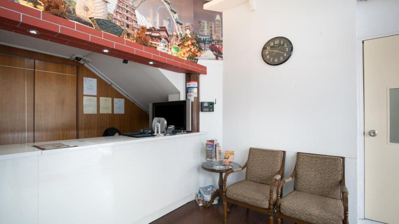 Hotel 165