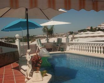Quiet, cheerful apartment as the crow flies 300m from the beach - Torrox - Pool