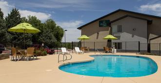 普萊斯考特品質酒店 - 普勒斯科特 - 普雷斯科特（亞利桑那州） - 游泳池