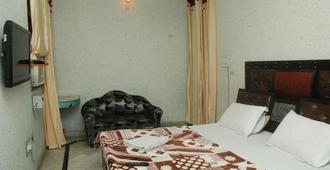 Hotel Golden Plaza 2 - Chandigarh - Bedroom
