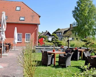 01 Double Room B - The small hotel and apartments on Mönchgut! - Middelhagen - Innenhof