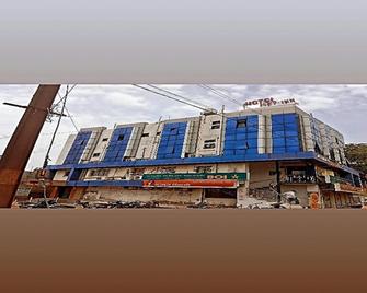 Sky Inn Hotel - Bhavnagar - Building