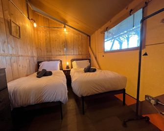 Aladdin Safari Tent - Tenby - Camera da letto