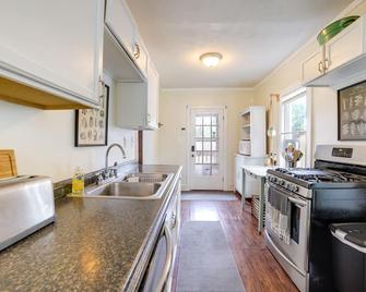 Family-Friendly Jackson Home with Sunroom Near Golf - Jackson - Kitchen