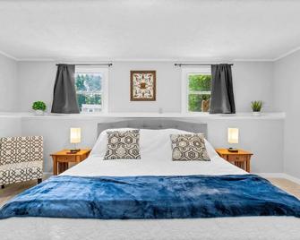 Recline at Timberline! Family friendly! - Colonial Heights - Bedroom