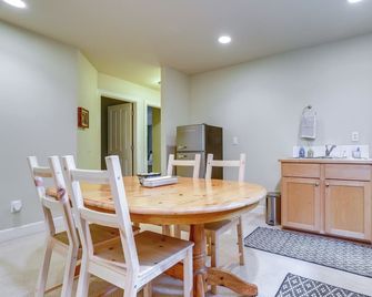Near Public Transit and Walkable! Airy Seattle Apt - 시애틀 - 다이닝룸