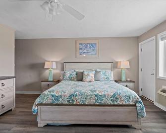 Blue Mist Villas Unit 102 - Oceanfront Ground Floor Condo in Cherry Grove - Myrtle Beach - Bedroom