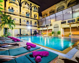 ريزورت آند سبا زينغ - باتايا - حوض السباحة