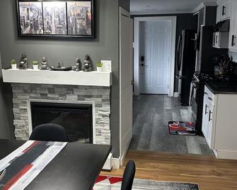 Modern Home Away From Home - Westover - Kitchen