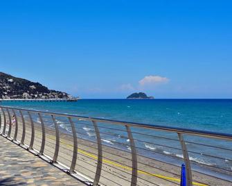 Ca Di Mamma - Happy Rentals - Alassio - Spiaggia