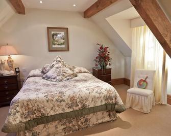 Little Red Rooster Rest and Spa - Tenby - Bedroom