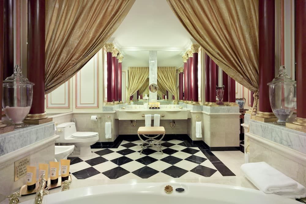 Bathroom view of The Towers At Lotte New York Palace