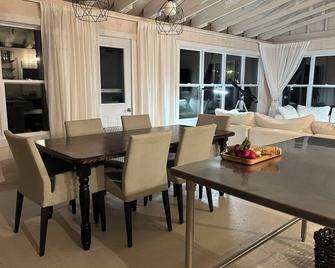 3 Bedroom Fully Furnished Cottage on Miramichi Bay - Miramichi - Dining room