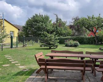 Ferienwohnung Smillenzweg mit Garten - Lohme - Innenhof