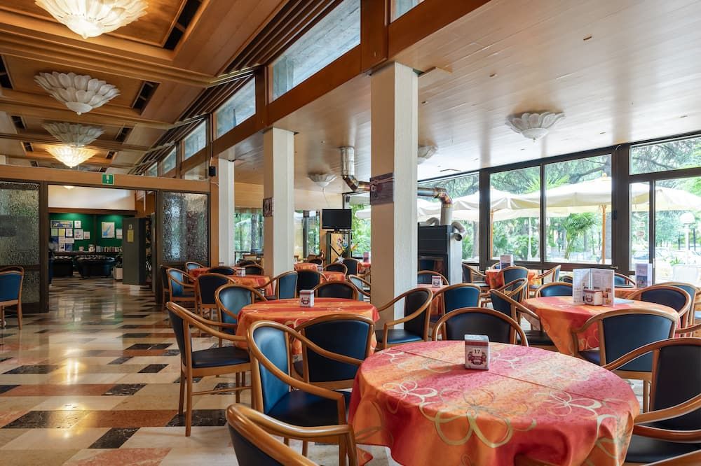 هوتل بالم آند سويت - غردة - مطعم