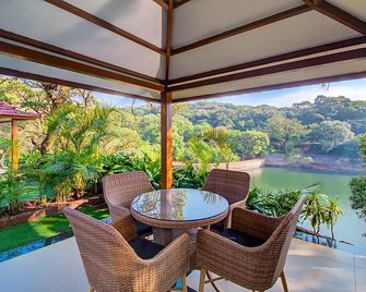 Bharat Hotel Mahabaleshwar - Mahabaleshwar - Balcón