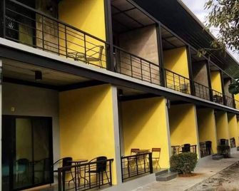 Nan at Pua - Pua - Edificio