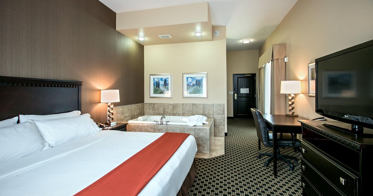 Holiday Inn Express & Suites Green Bay East, An IHG Hotel desde 35.
