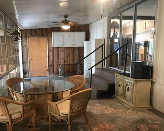 Charming Waterfront-Carport, Lake O Access, New Central Ac, Covered Boat Docking - Okeechobee - Їдальня
