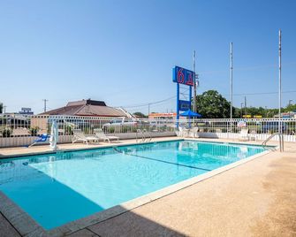 Motel 6 Bryan, Tx - University Area - Bryan - Pool