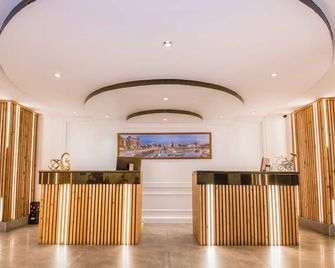 The Vic, an Ascend Collection Hotel - Victoria - Front desk