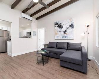 The Hideaway at Lake Ridge 3 - Fort Lauderdale - Living room
