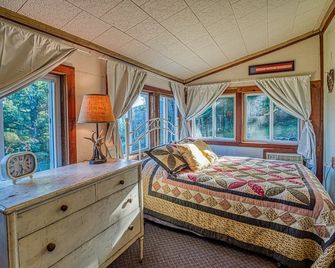 Best View! Beautiful Ozarks cabin ON rim of AR Grand Canyon! Many new updates - Jasper - Bedroom