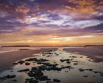 Folly Vacation 204 Getaway Perfect Place To Relax & Unwind - Folly Beach - Beach