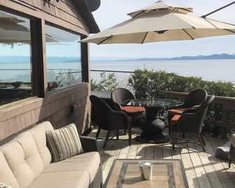 Welcome to Cedar Ledge! 270 Degree View of Lake Champlain - Colchester - Balcony