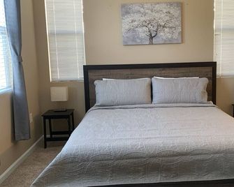 Modern Townhouse near a golf course, Folsom Lake, and hiking trails - Folsom - Slaapkamer