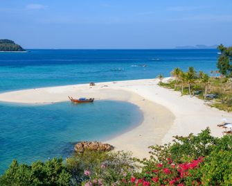 Satun Dive Resort - Ko Lipe - Beach