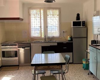 Charmante Petite Maison Entre La Roque Dantheron et Lourmarin - Cadenet - Cocina