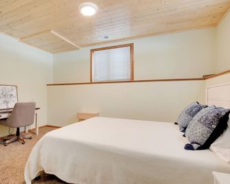 Direct Access to Sno-Eagles Trails! Lakefront Home - Eagle River