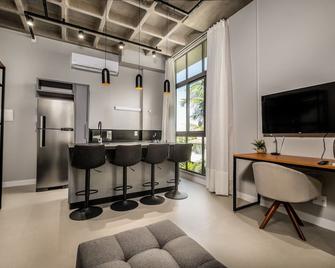 Top Studios Canasvieiras Tps - Florianopolis - Living room