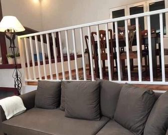 Guestready - Casa Avó Alice - Porto da Cruz - Phòng khách