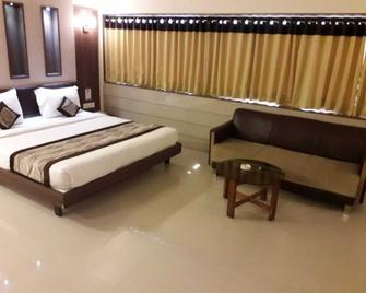 Hotel Vishal International - Surendranagar - Habitación