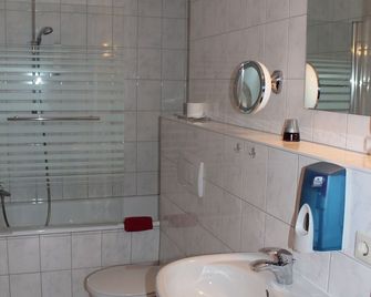 Zum Goldenen Wagen - Maulburg - Bathroom