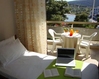 Rachel Hotel - Aegina - Balcony