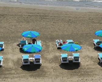Costantiana Beach Hotel Apartments - Larnaca - Beach