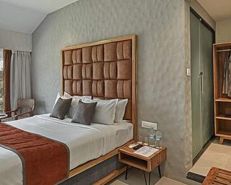 Meritas Adore Resort - Lonavala - Bedroom