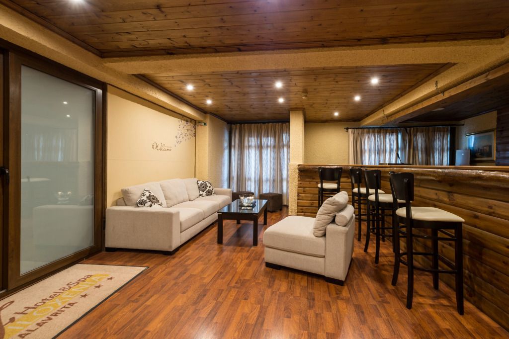 Filoxenia Hotel & Spa - كالافريتا - غرفة معيشة