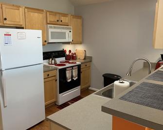 Lake Hartwell/ Clemson condo- perfect game day retreat - Seneca - Kitchen