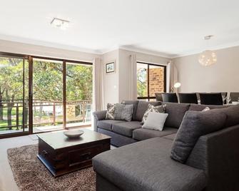 Bay Parklands, 34 2 Gowrie Avenue - Air con, Wifi, Views, Pool, Spa & Tennis Court - Nelson Bay - Sala de estar