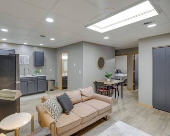 Modern Yankton Apartment Near Riverside - Yankton - Wohnzimmer